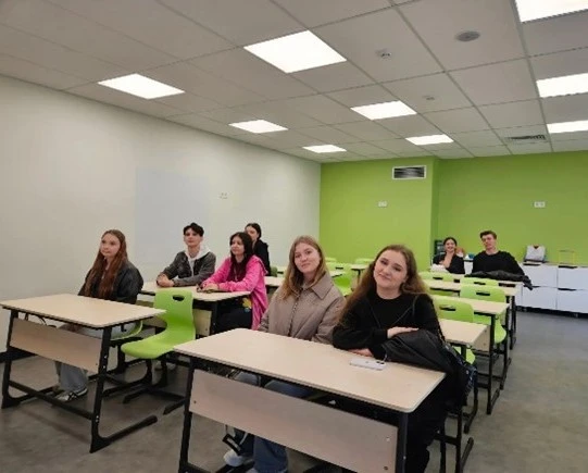 Вот это класс! Студенты МСПИ и СПК на экскурсии в модернизированной школе
