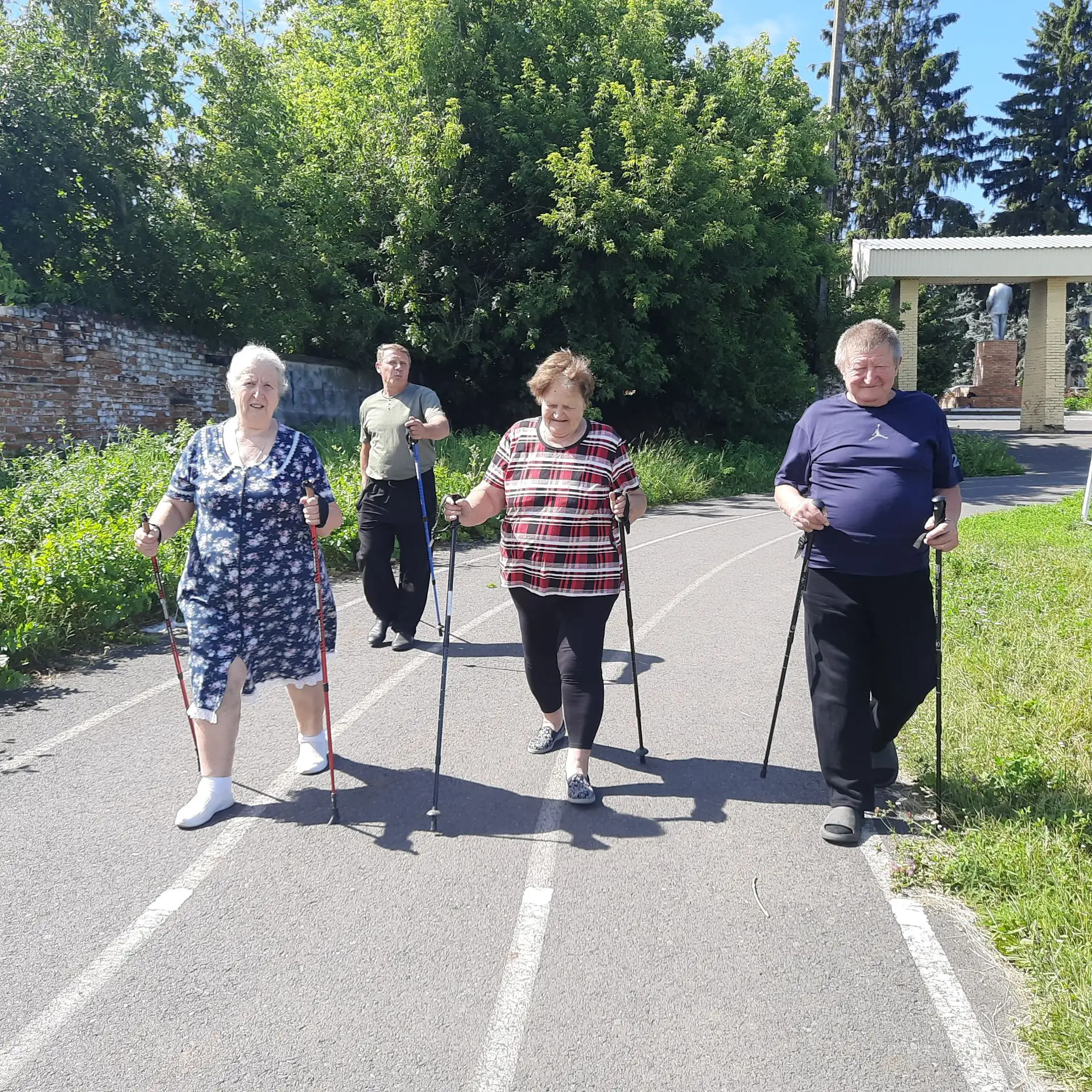 В рамках популярного проекта «Курское долголетие» участники продолжают активно и с энту...