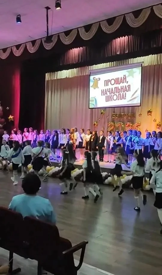 Состоялся выпускной у самой большой параллели в школе :у 4-х классов! Ребята пели ,танцевали и ,коне