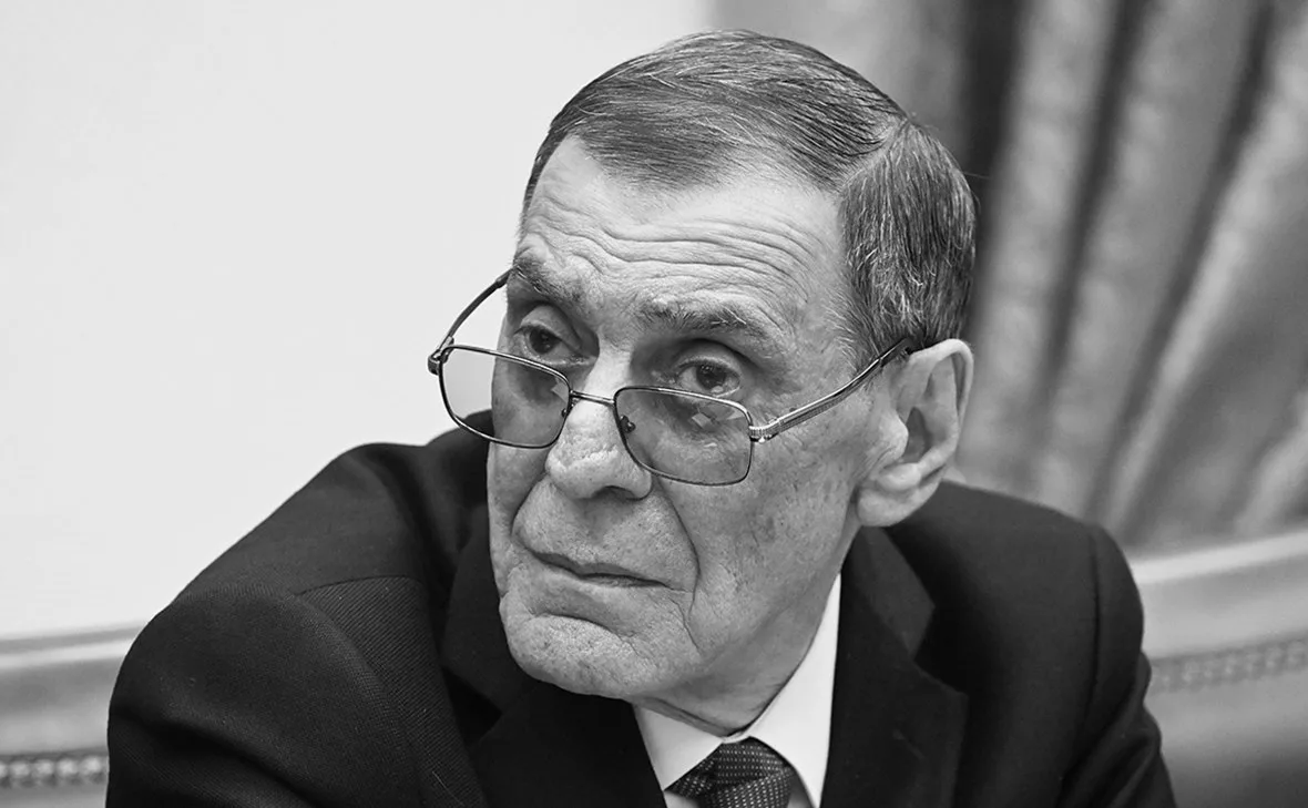 Умер бывший член ЦИК, экс-глава Карачаево-Черкесии и соавтор Конституции РФ Борис Эбзее...