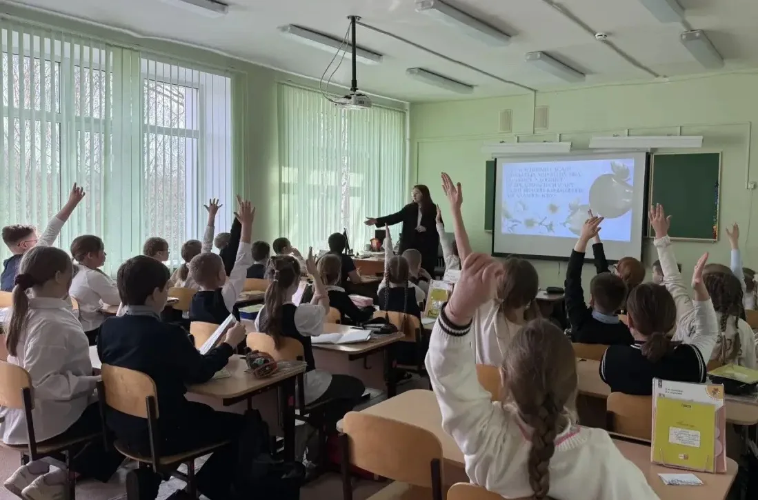 В Лицее советник директора по воспитанию провела экранную игру, посвященную Празднику Весны и Труда 