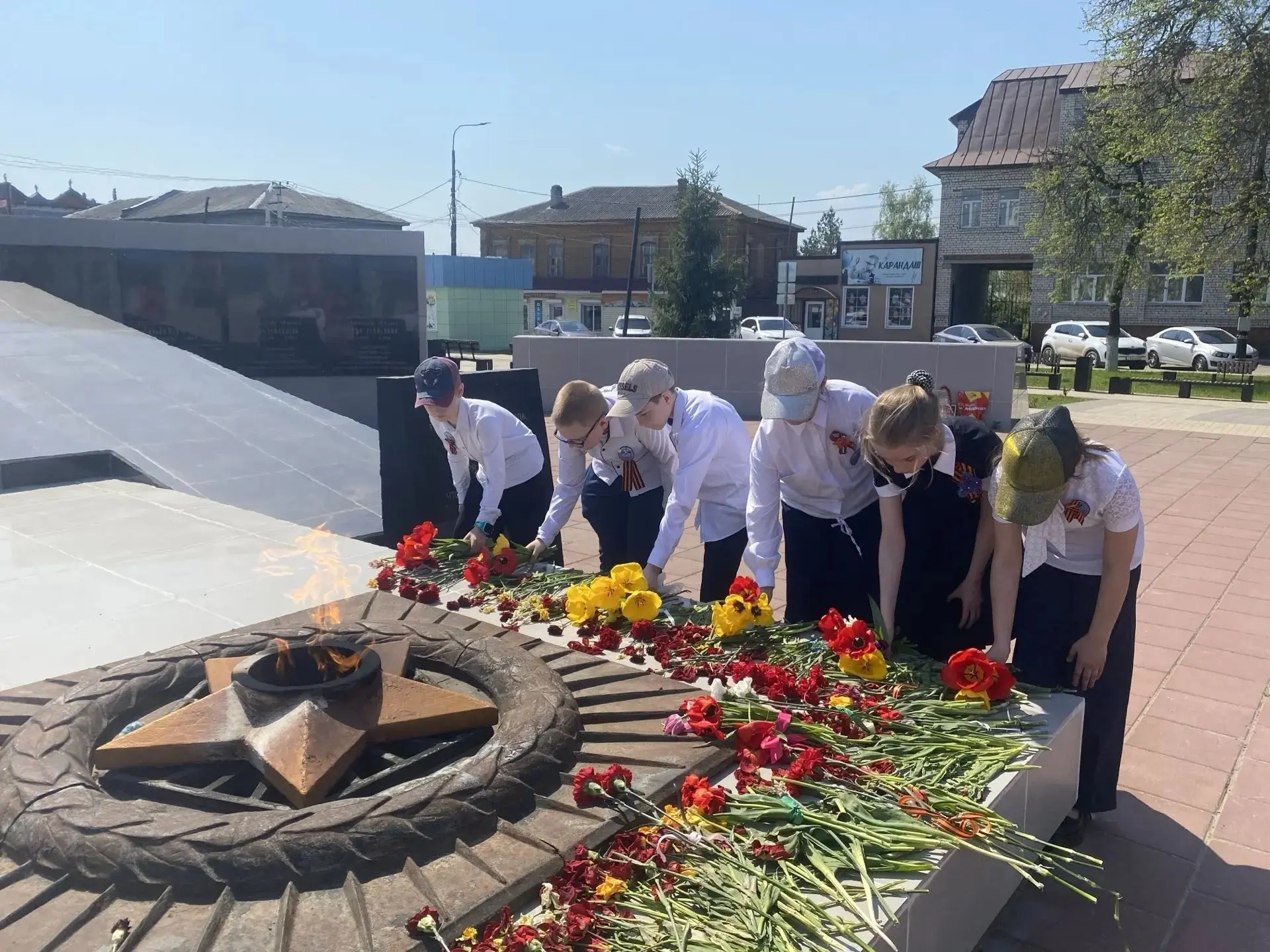 Память, которая живёт в сердцах: экскурсия учеников 3-го «Д» класса к памятнику Советскому Солдату-П