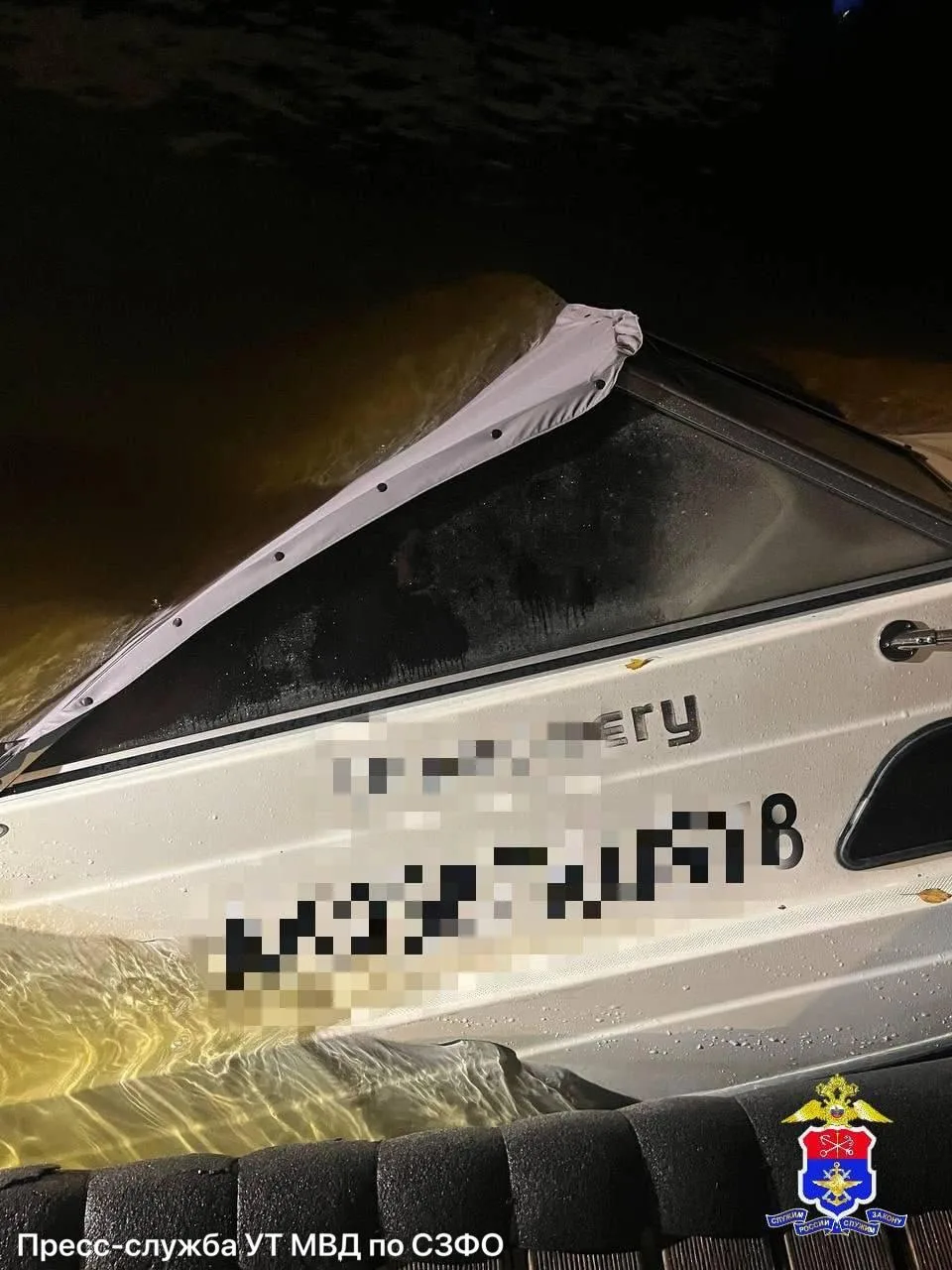 🚤 Катер ушёл под воду у Ждановской набережной