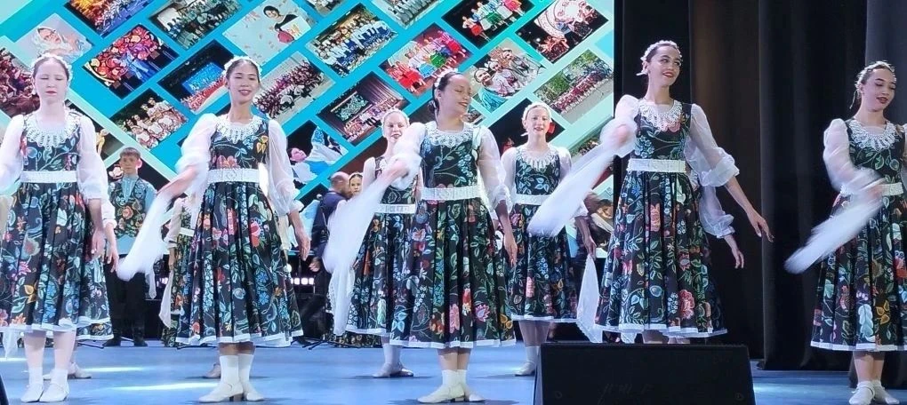 1 июня в ДКиС «Газовик» состоялся отчетный концерт народного вокально-хореографического...