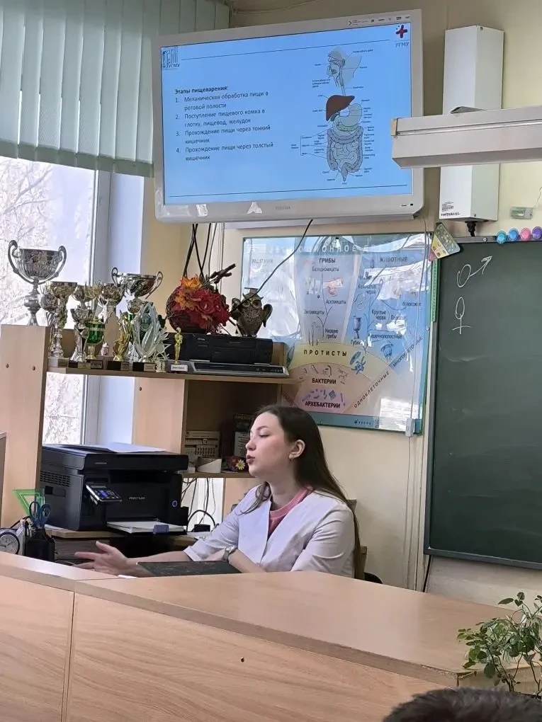 🏥В лицее прошло очередное занятие ребят естественно- научных классов с волонтерами- медиками УГМУ. Т