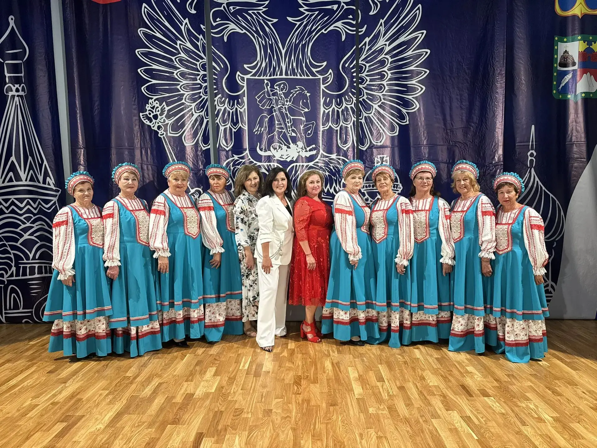 🤍💙❤️🎶 Три цвета. Одна страна. Одно сердце: в ДК «Буревестник» прошёл праздничный кон...