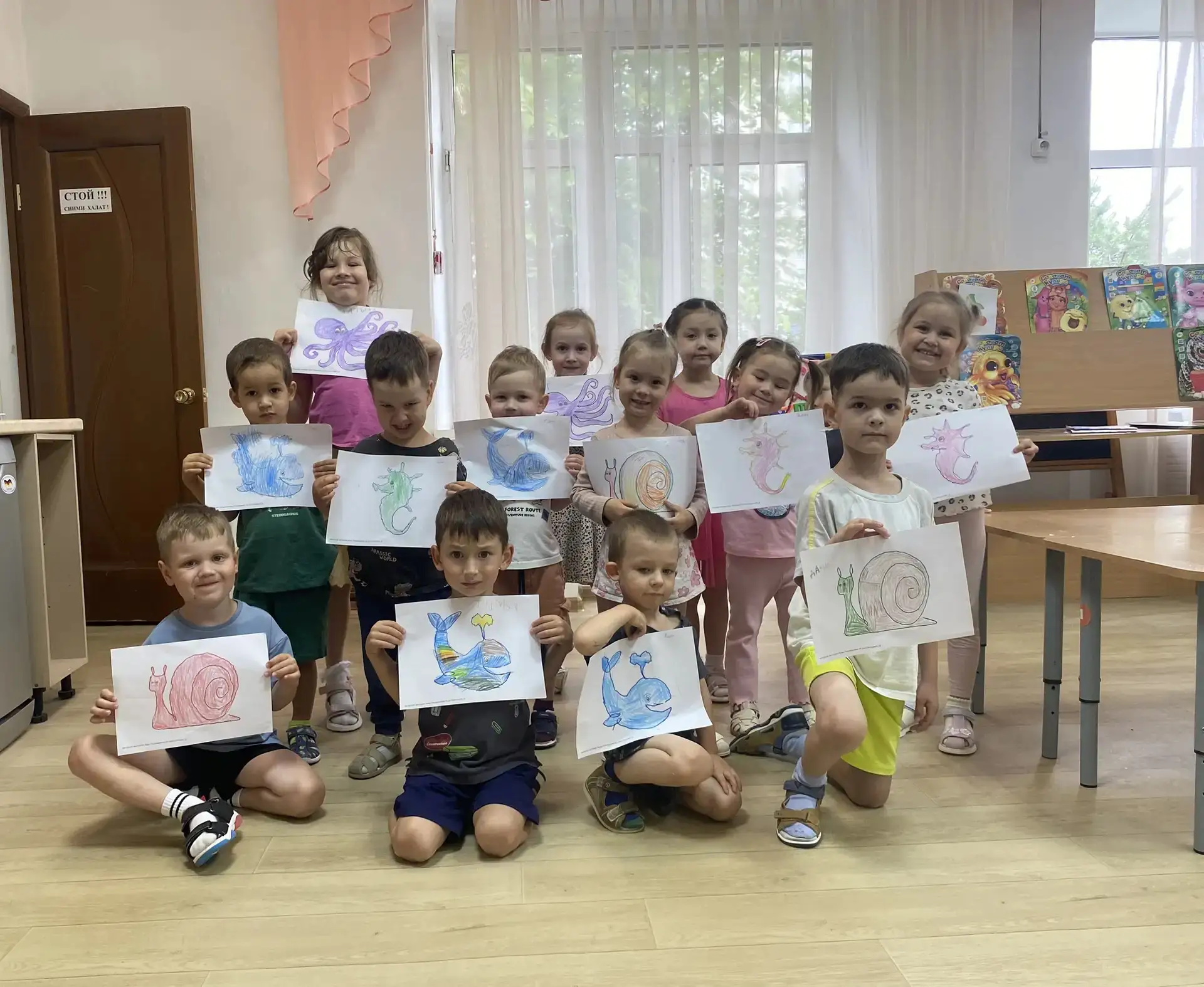 Файдалы да кызыклы да👍🏻⠀
⠀
Кулны кәгазьдән алмыйча рәсемнәрне фломастер ярдәмендә йөртеп чыктык, а