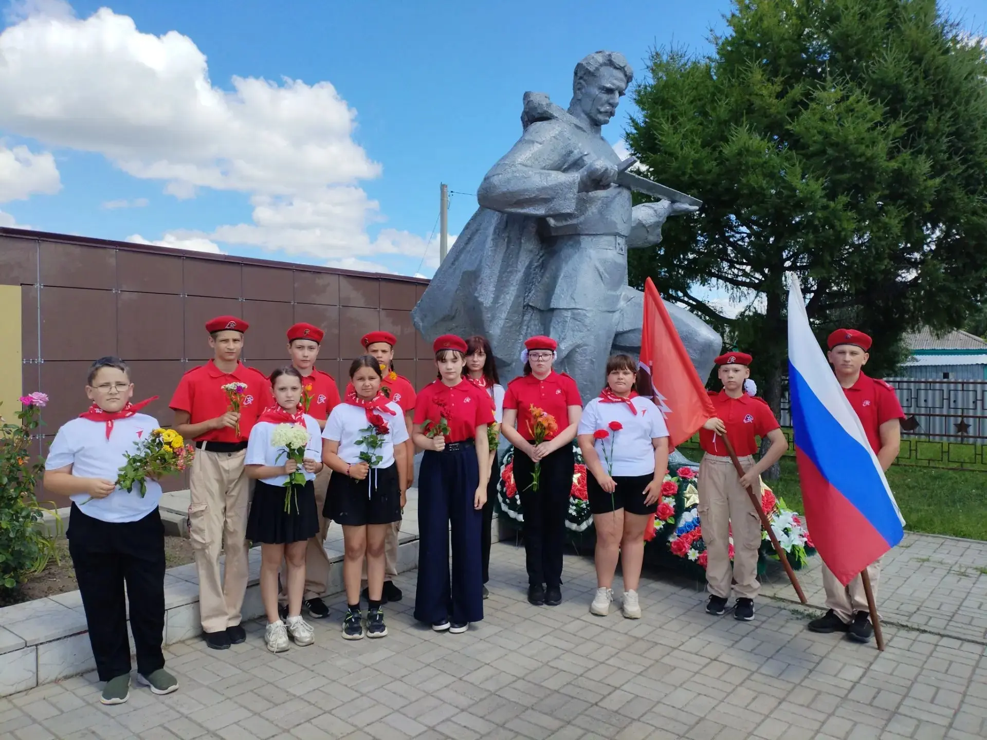 🕯🎗️Сегодня, 22 июня, мы склоняем головы в День Памяти и Скорби. Ровно 85 лет назад, в этот трагиче