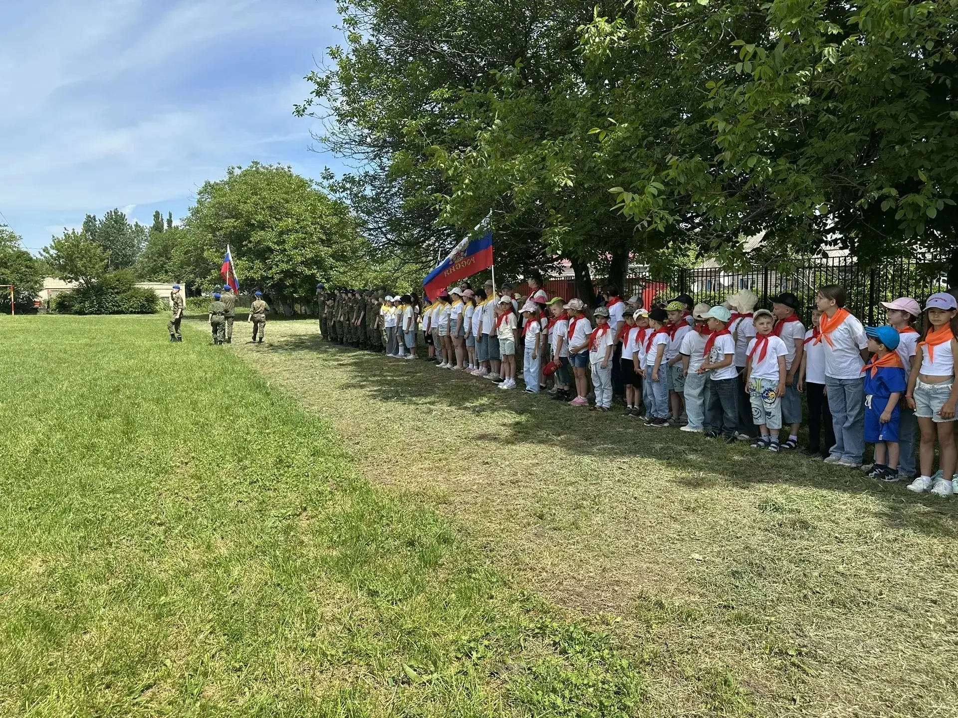 Военно-патриотический клуб "Беркут" посетил лагерь "Солнышко"

Сегодня пришкольный лагерь "Солнышко"