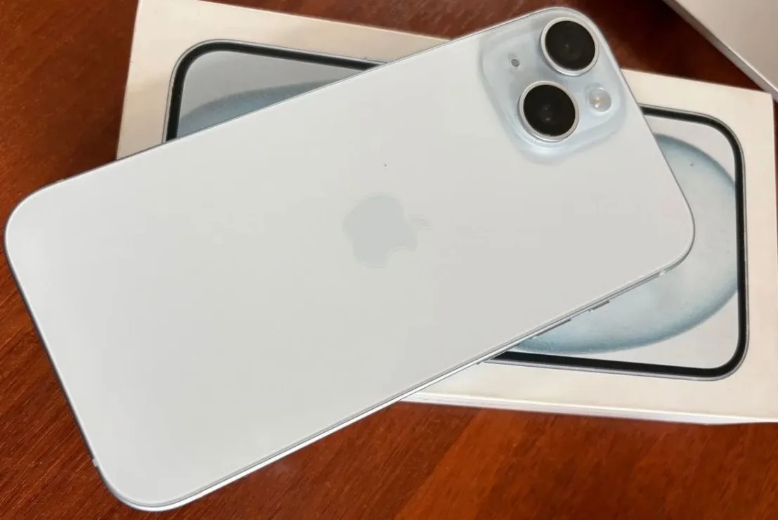 Продаю iPhone 15 128 Гбит