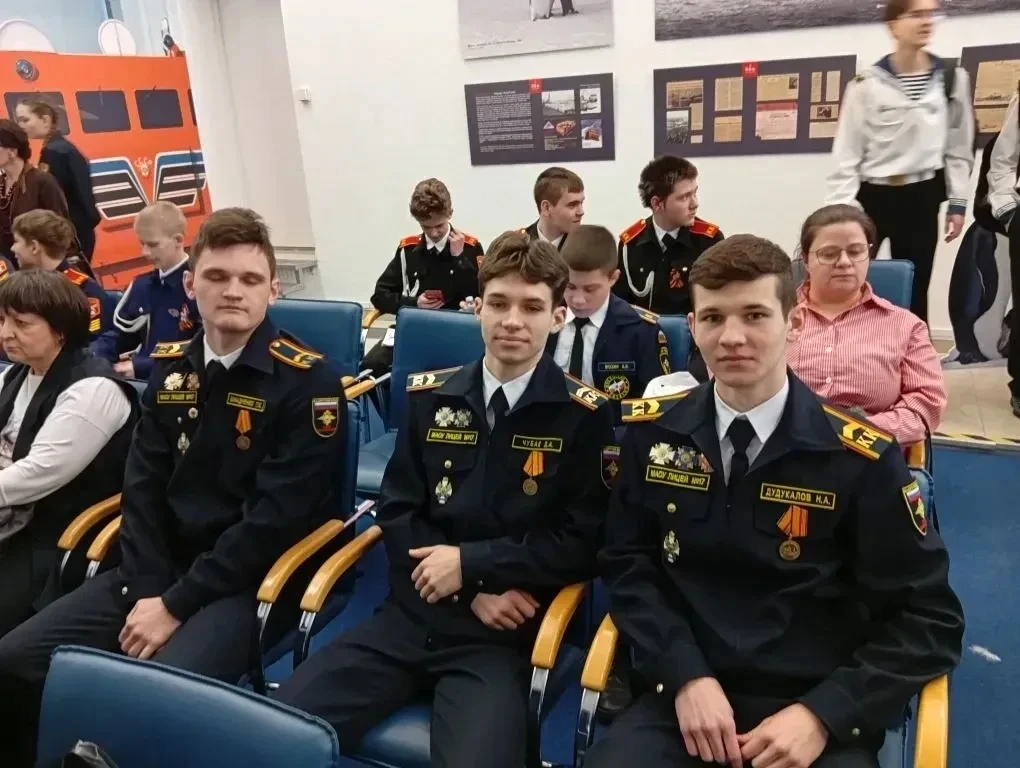 В День российского кадетства большая и сильная группа кадет 8-11 классов нашего лицея приняла участи