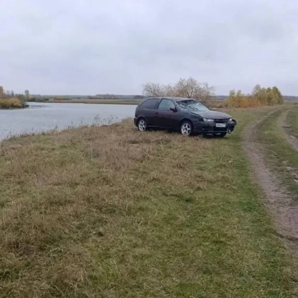 Тюменка въехала на машине в реку и погибла