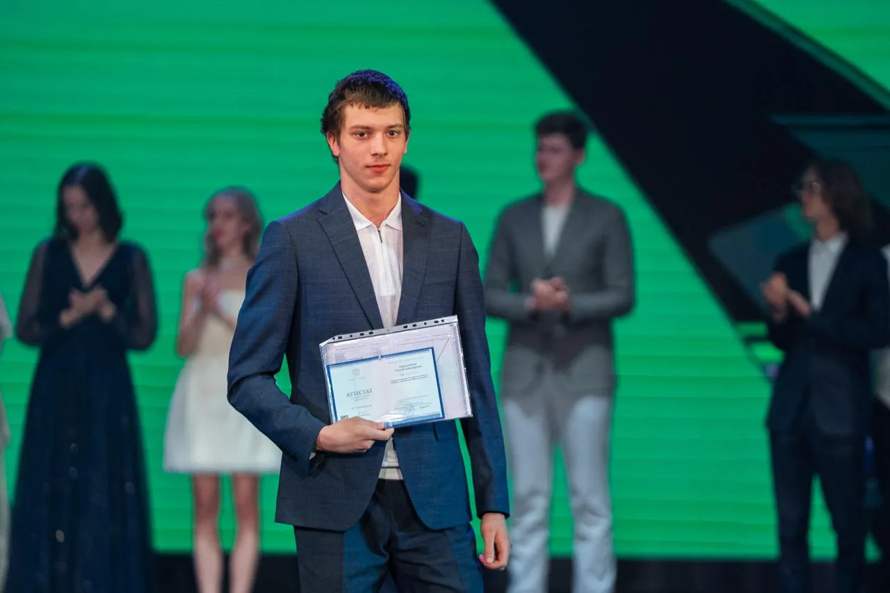 🏆 100 баллов по физике. История Алексея, который советует не бояться ЕГЭ

Когда за спиной сотни реш