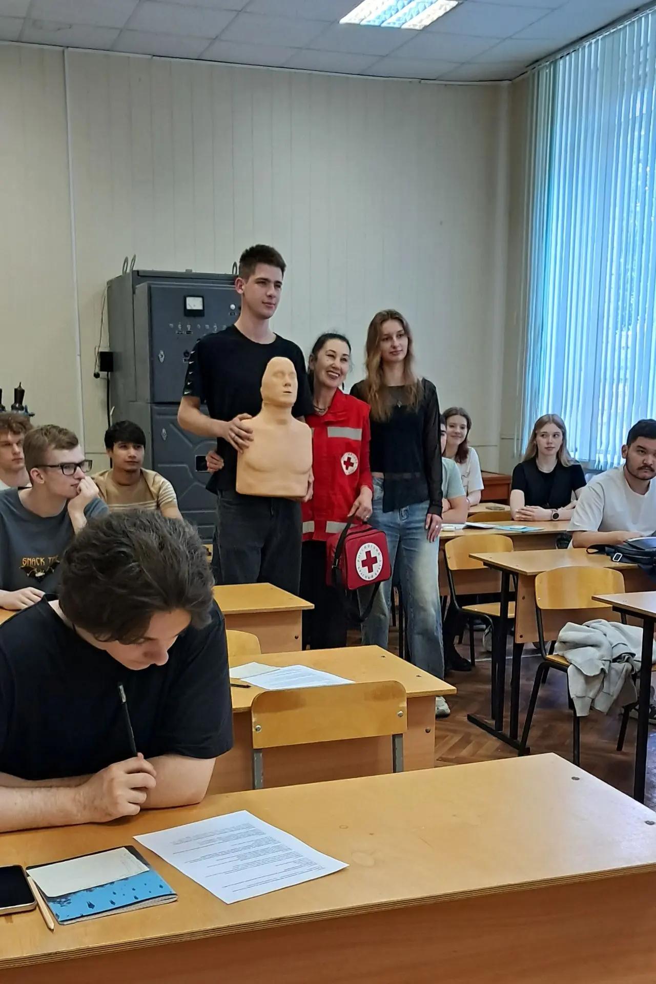Сегодня в Губкинском филиале НИТУ «МИСИС» состоялось важное практическое занятие по оказанию первой 