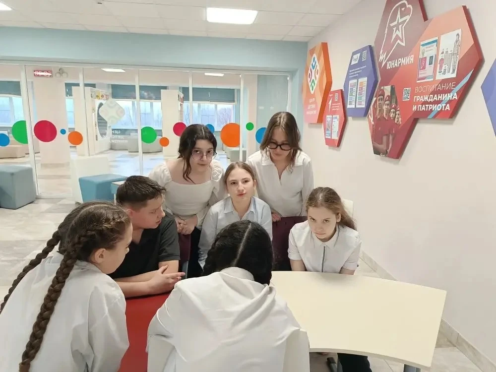 5.03 в 6"Г" классе МАОУ "Школа №10" прошло занятие, посвященное Всемирному дню чтения вслух. Цель та