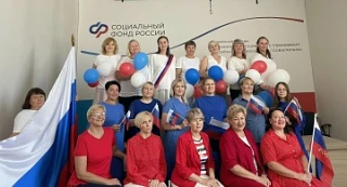 🇷🇺 В честь Дня Государственного флага сотрудники Отделения СФР по г. Севастополю объе...
