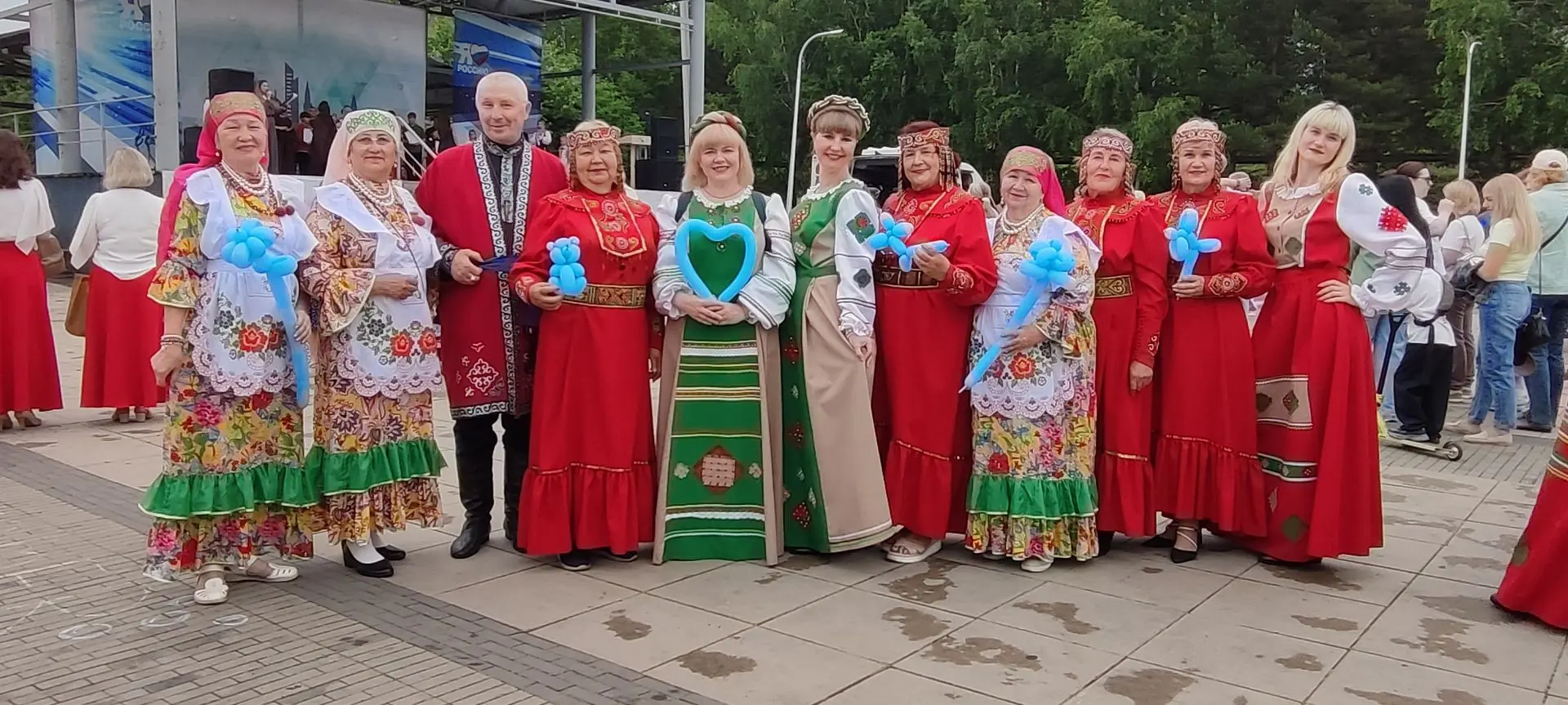 Сегодня вместе со всей страной отмечаем главный государственный праздник! 🇷🇺Коллективы ДК «Октябрь