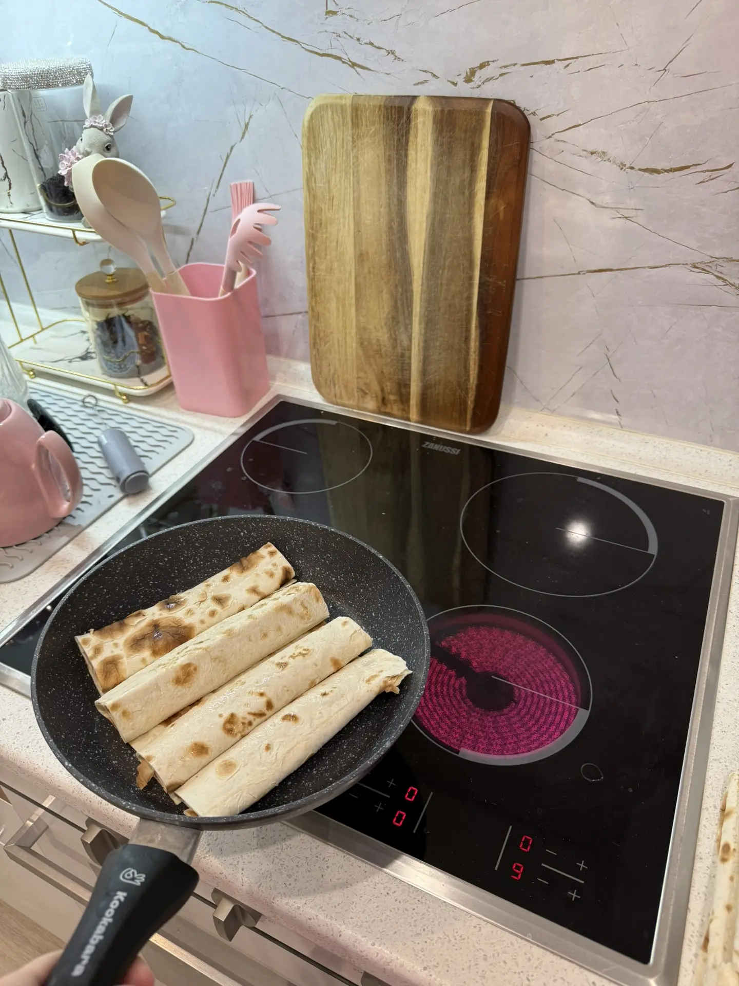 Рулетики в лаваше 🥰  Между прочим:низкокалорийный и белковый вариант (сытно) 🧀  Берем: *лаваш *сыр *