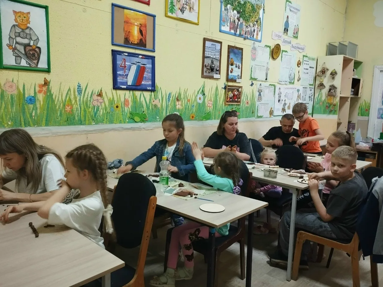 🌼 В творческом объединении «Фантазия» прошло совместное занятие — родители и дети вмес...