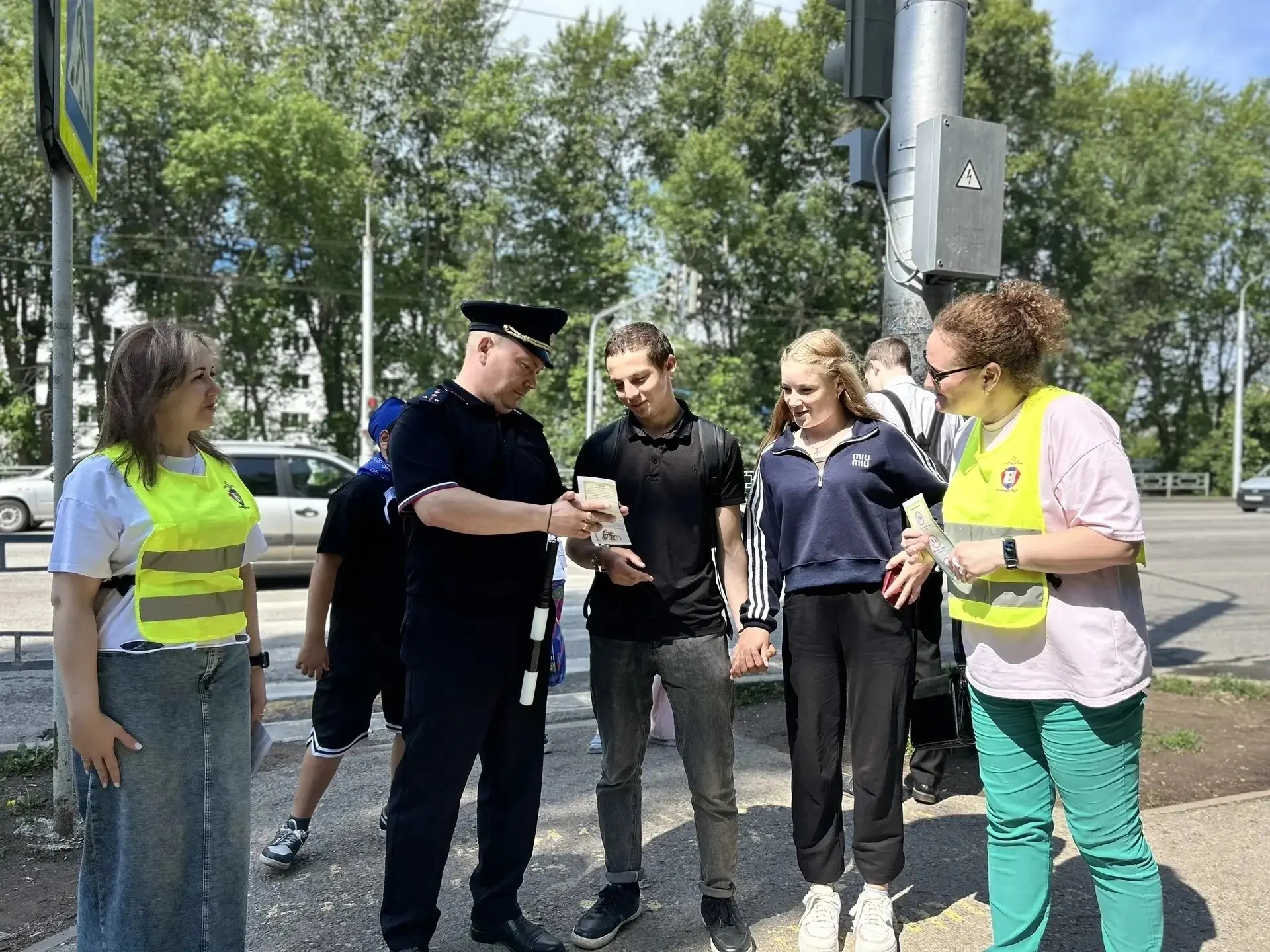 🚦 Безопасность начинается с каждого из нас!

17 июня в рамках акции «Родитель на страже!» на перекр