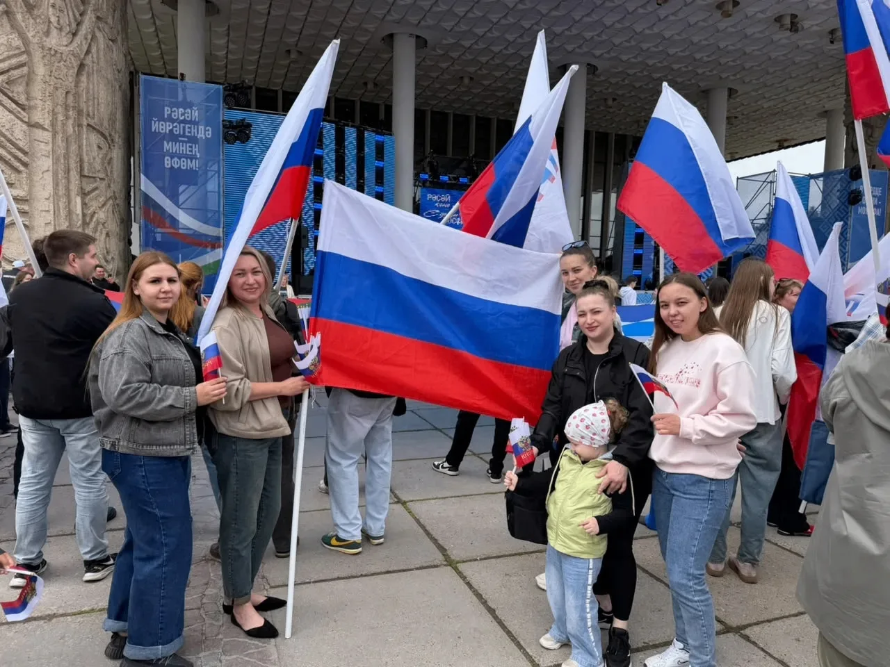 🇷🇺 В День России сотрудники нашей больницы присоединились к праздничному флешмобу, который собрал 
