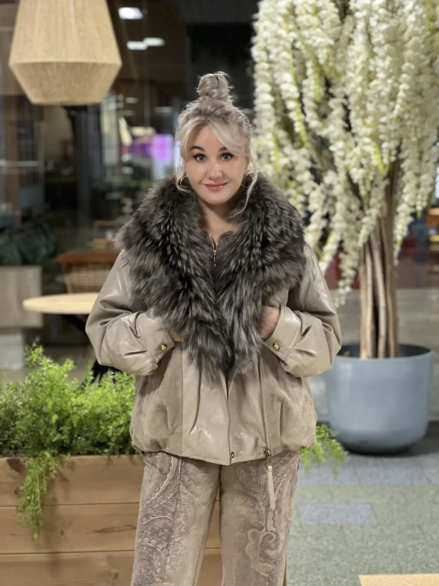 Девочки, ловите настоящую изюминку коллекции! Курточка из ломаной кожи и замши смотритс...