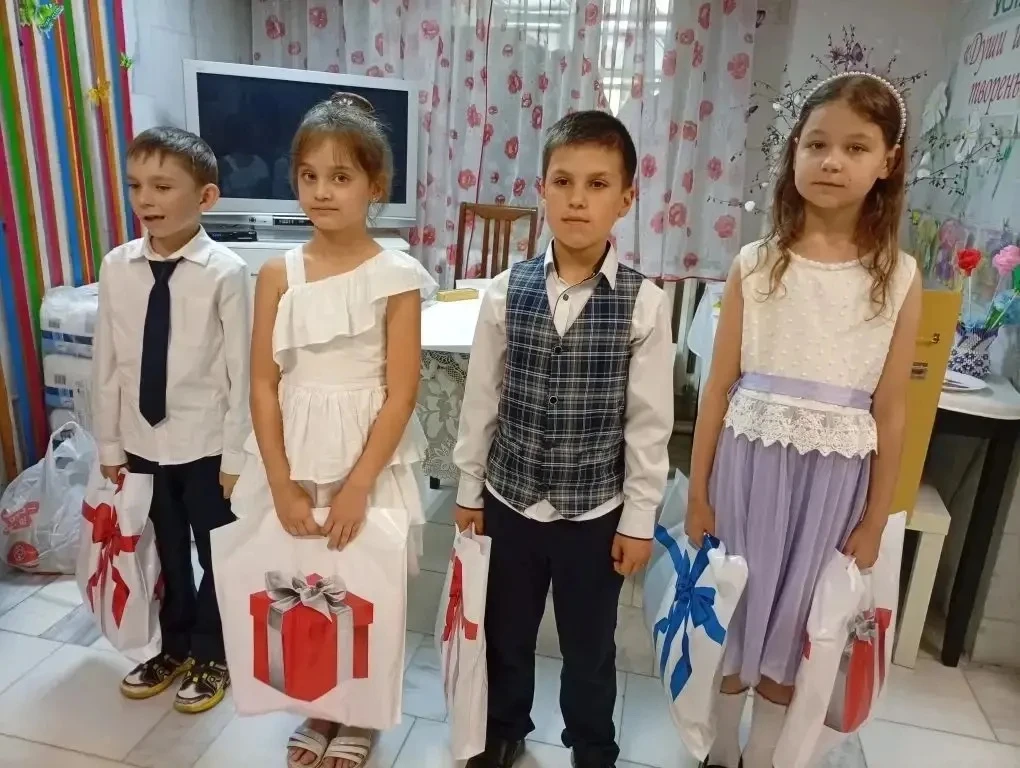 Вновь своих давних друзей из Набережноморквашской школы встречали в Верхнеуслонском дом...