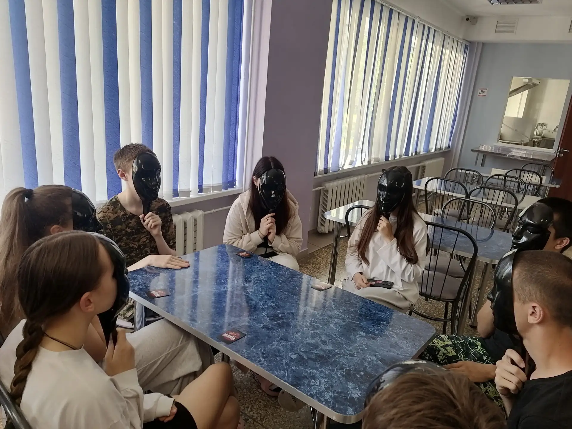 🕵️‍♂️ Вечер в стиле детектива и азарта: студенческая игротека в общежитии