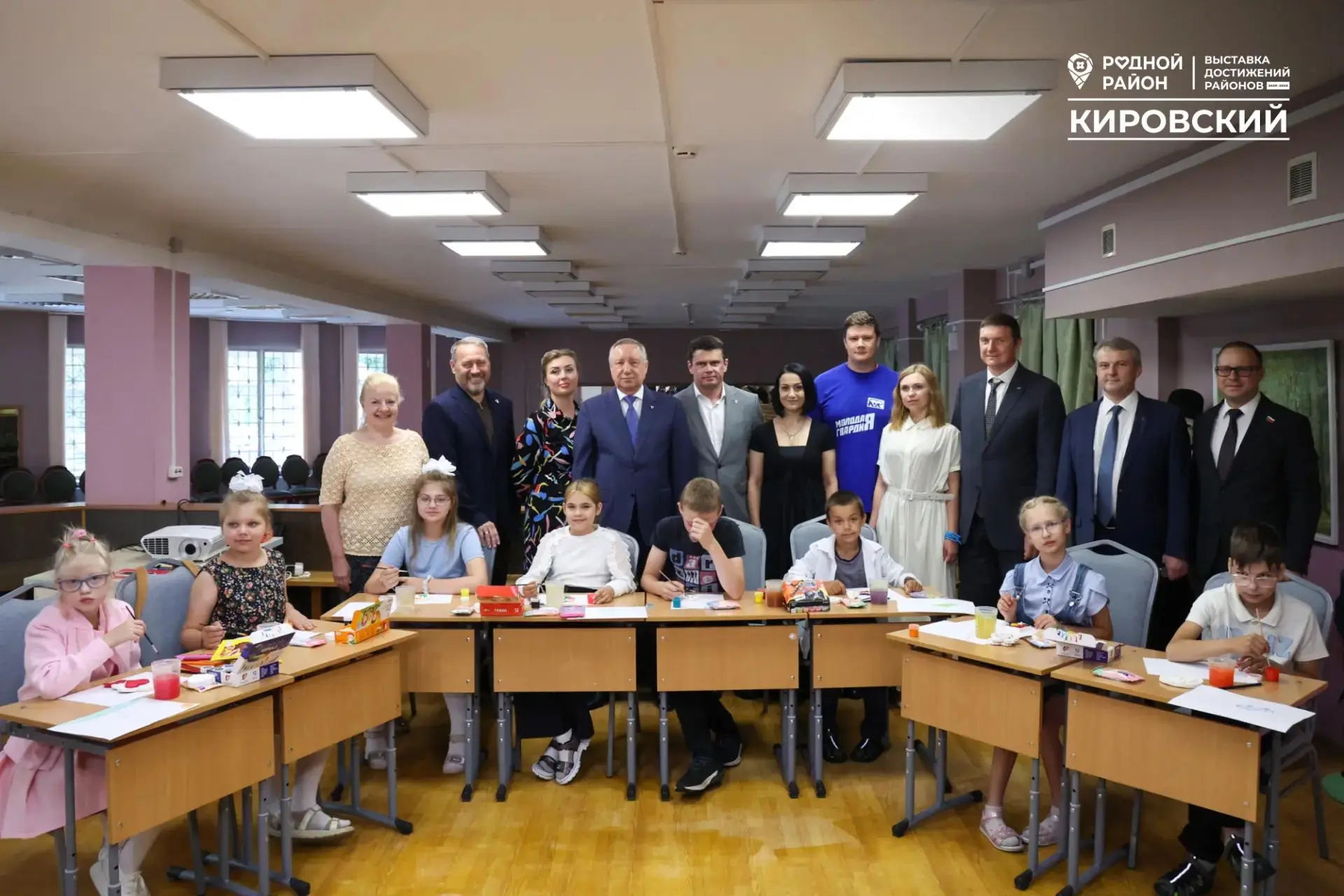 📢 В Библиотеке имени А. В. Молчанова продолжает работу выставка достижений Кировского ...