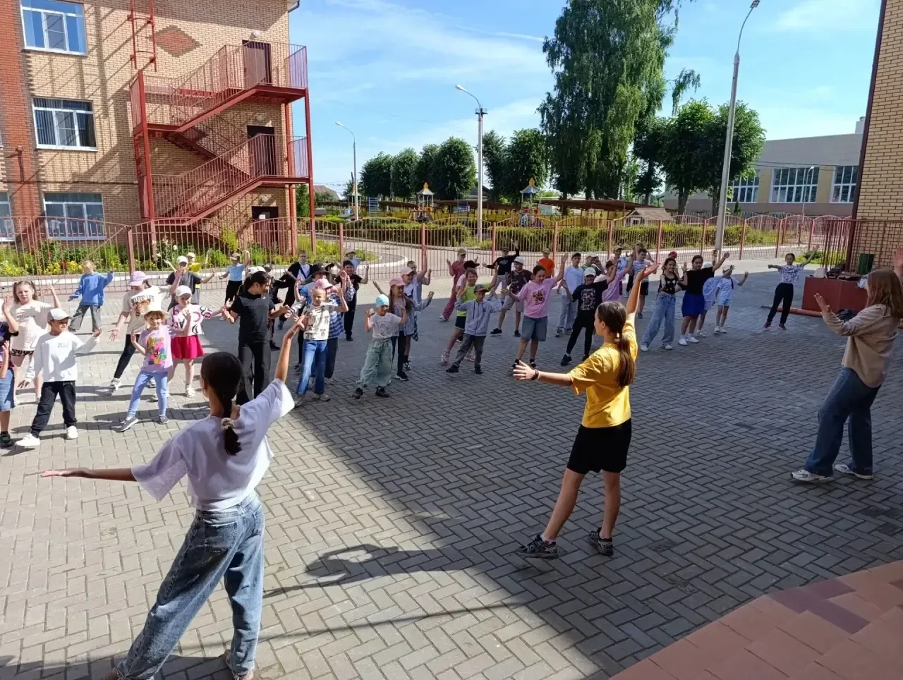 ДЕНЬ ЧУВАШСКОЙ РЕСПУБЛИКИ В ЛАГЕРЕ «СОЗВЕЗДИЕ ОРЛЯТ» 🎶

🚩 Утро началось с линейки и бодрой зарядки