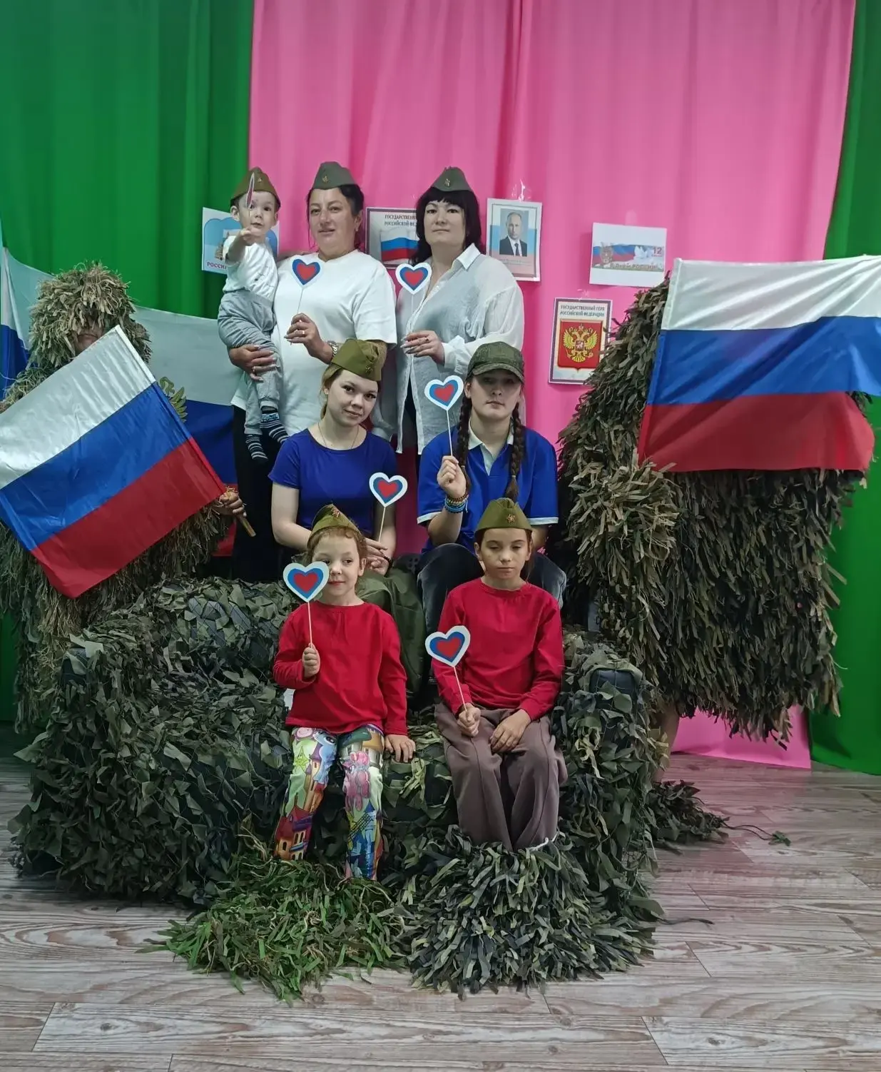 🇷🇺 С любовью к Родине 🇷🇺
12 июня🌺, в честь величайшего праздника "Дня России" воспитатели Евген