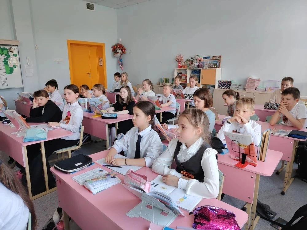 ✅ Сегодня к ученикам 3 «Б» класса приходил заместитель Калужского прокурора по надзору за исполнение