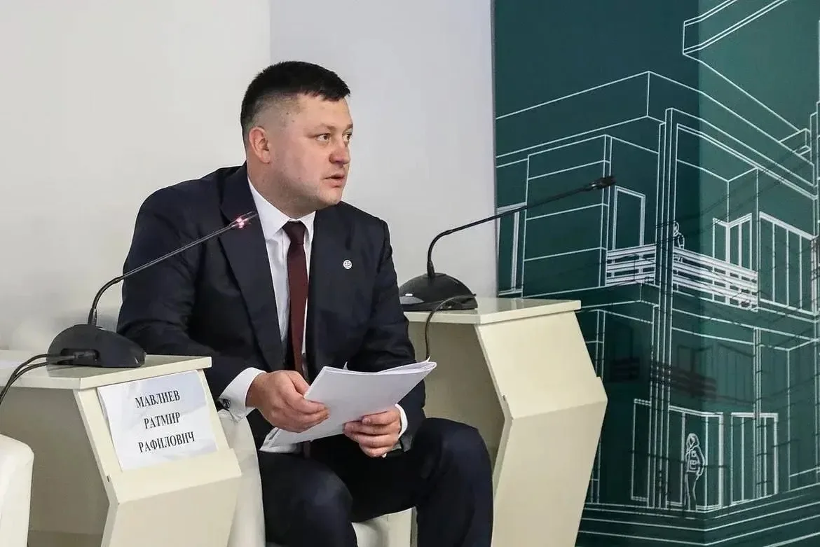 Ратмира Мавлиева могут снова отправить в СИЗО. Сейчас суд решает, оставить ли его под з...
