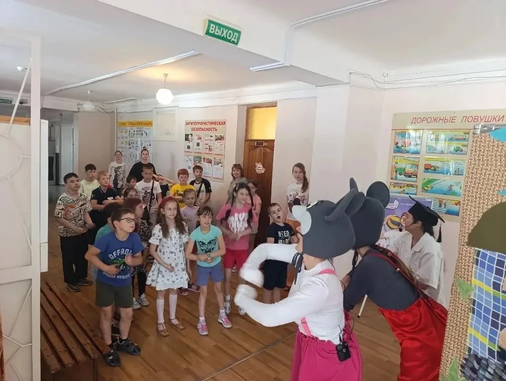 Прошел очередной интерактивный спектакль «Безопасное лето: вода и огонь» в летних лагерях СОШ 11 и 3