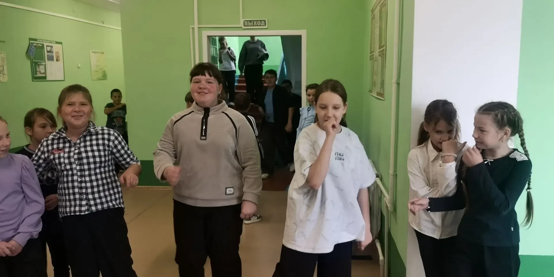 1 октября, в Международный день музыки, в нашей школе прошли необычные перемены — радио...