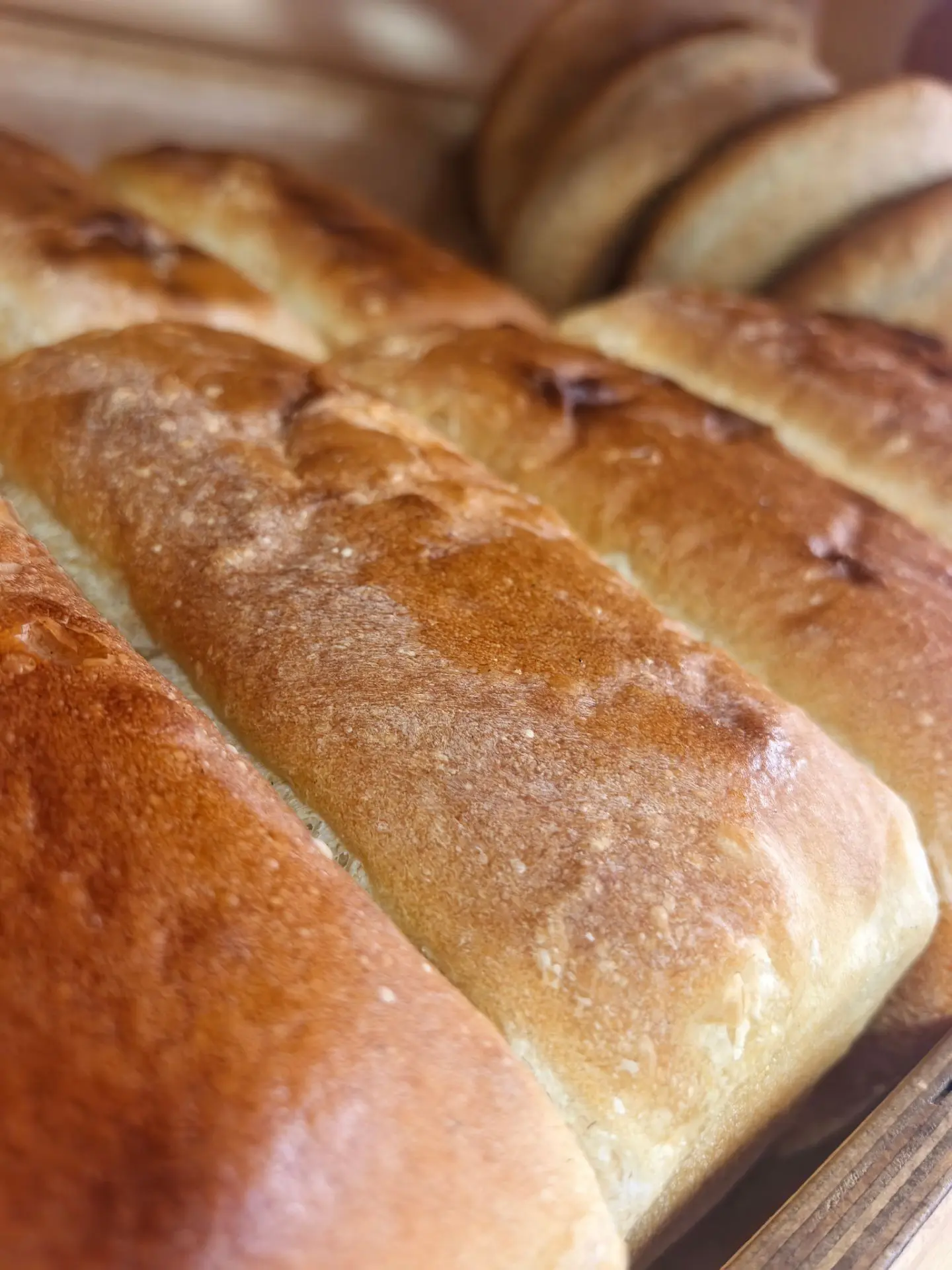 Привезли свежий деревенский хлеб 🍞