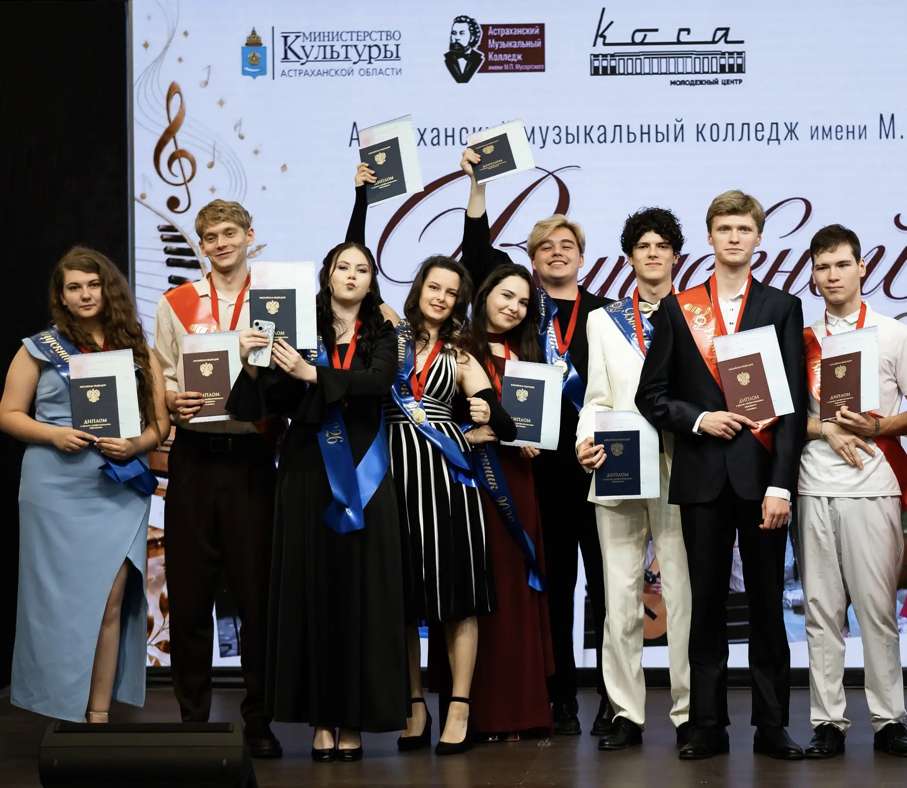 Предлагаем вспомнить как прошёл наш выпускной вечер - 2026. ✨
