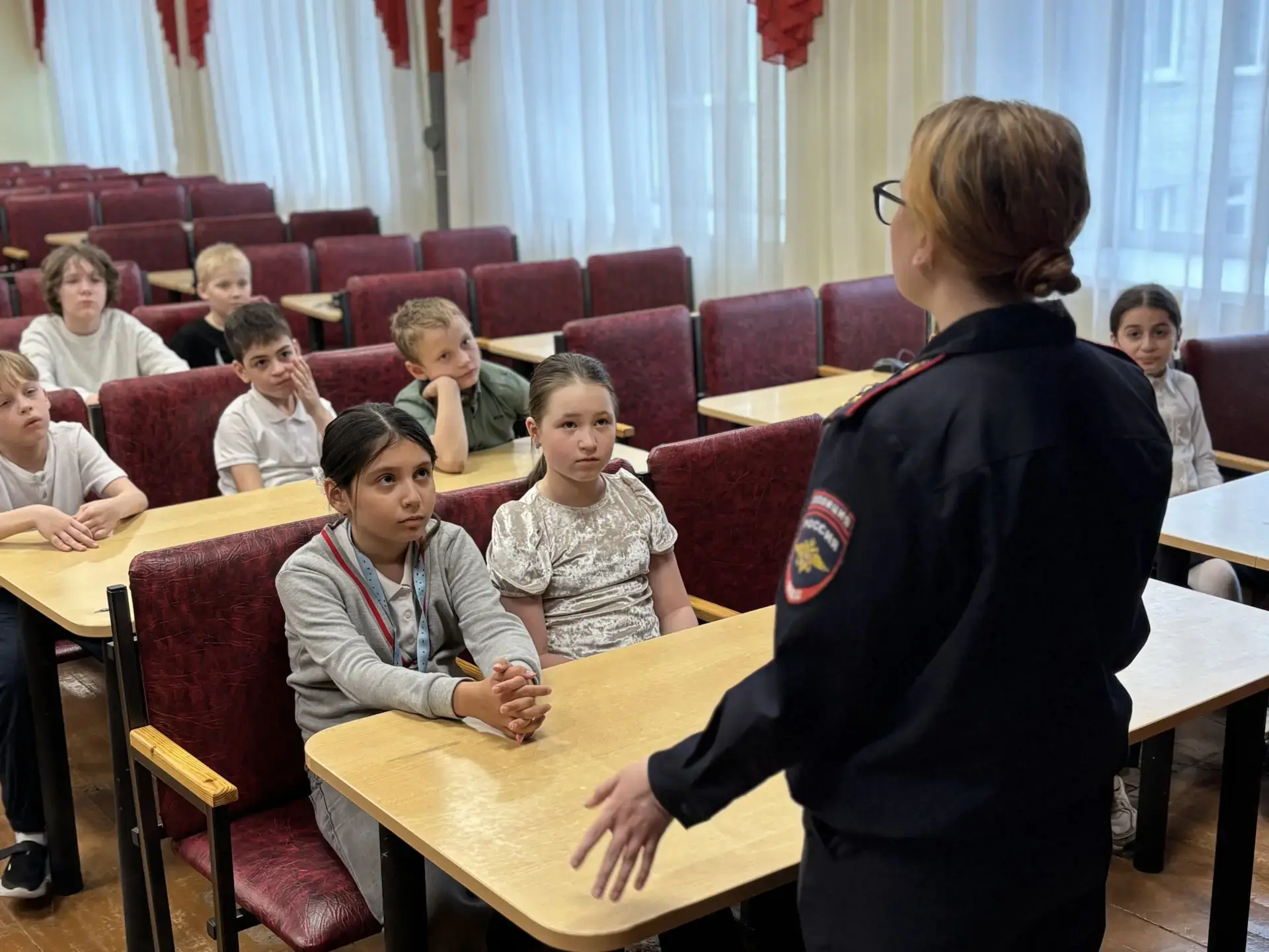 📍Сегодня в нашей школе прошла важная встреча учащихся с инспектором по делам несовершеннолетних Буру