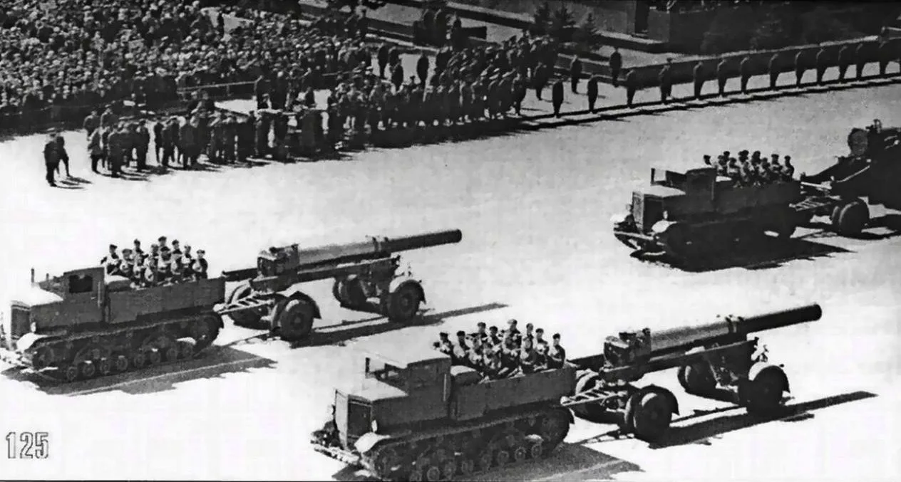 Про вывод с фронта больших пушек

В мемуарах назначенный 18 июля 1941 г.  начальником артиллерии  Н.