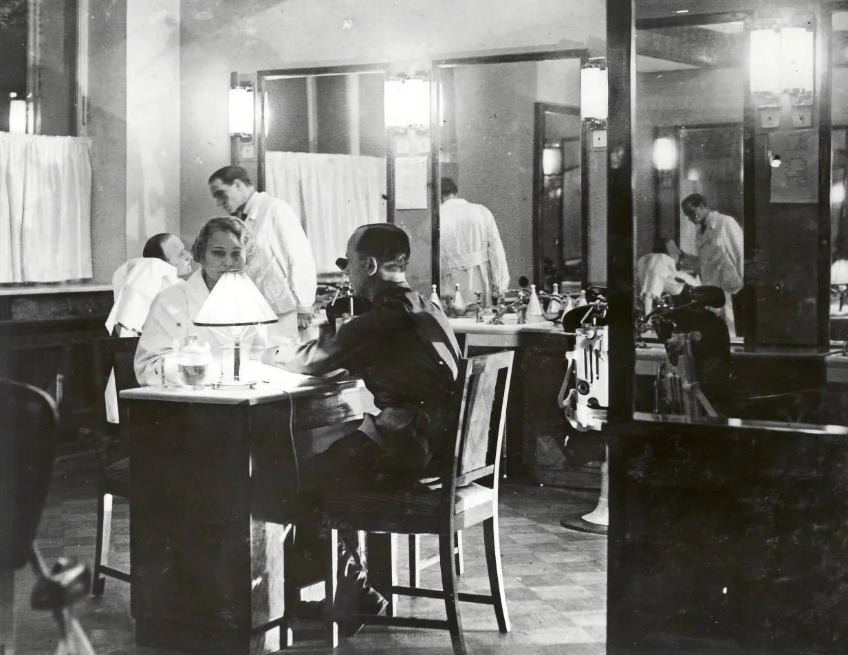 Парикмахерская в гостинице  «Москва», 1935
