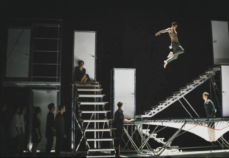 🤸‍♀Реверс
Акробатический спектакль на музыку Миши Мищенко

🎭 Экспериментальный спектакль Театра мю