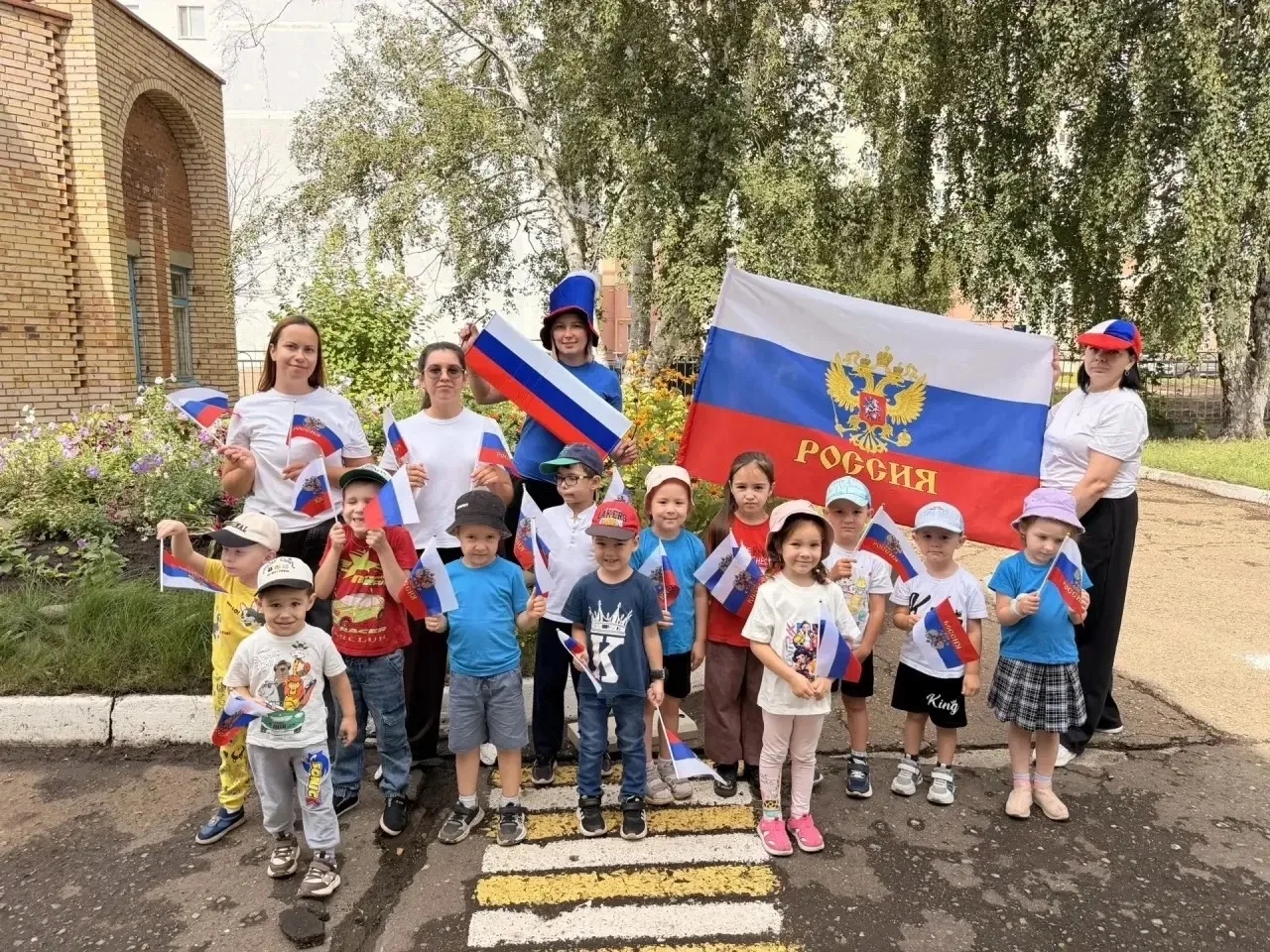 🇷🇺 Наш детский сад в красках триколора! 🇷🇺