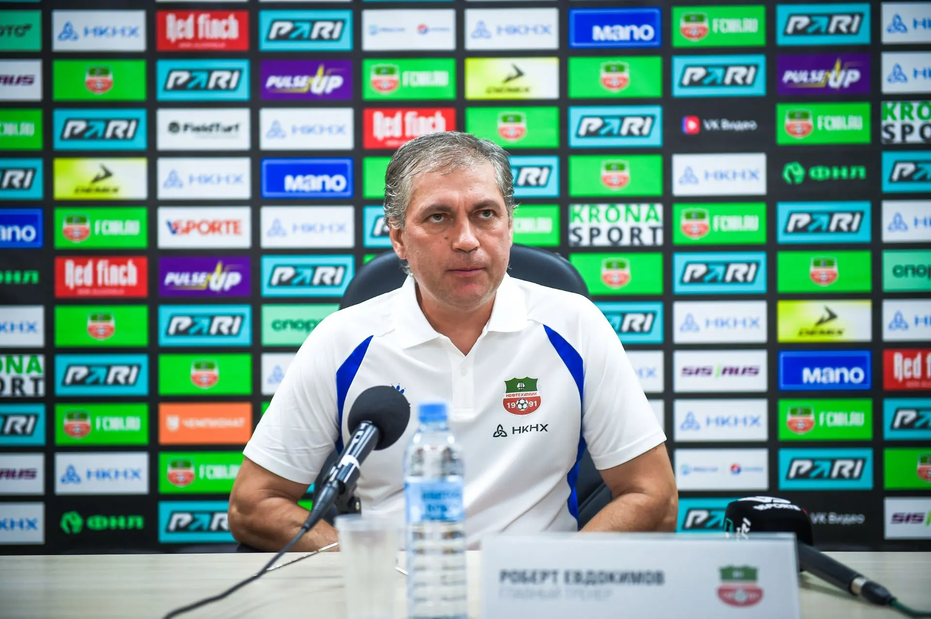 Раздача автографов после матча - дело святое 🖤💚