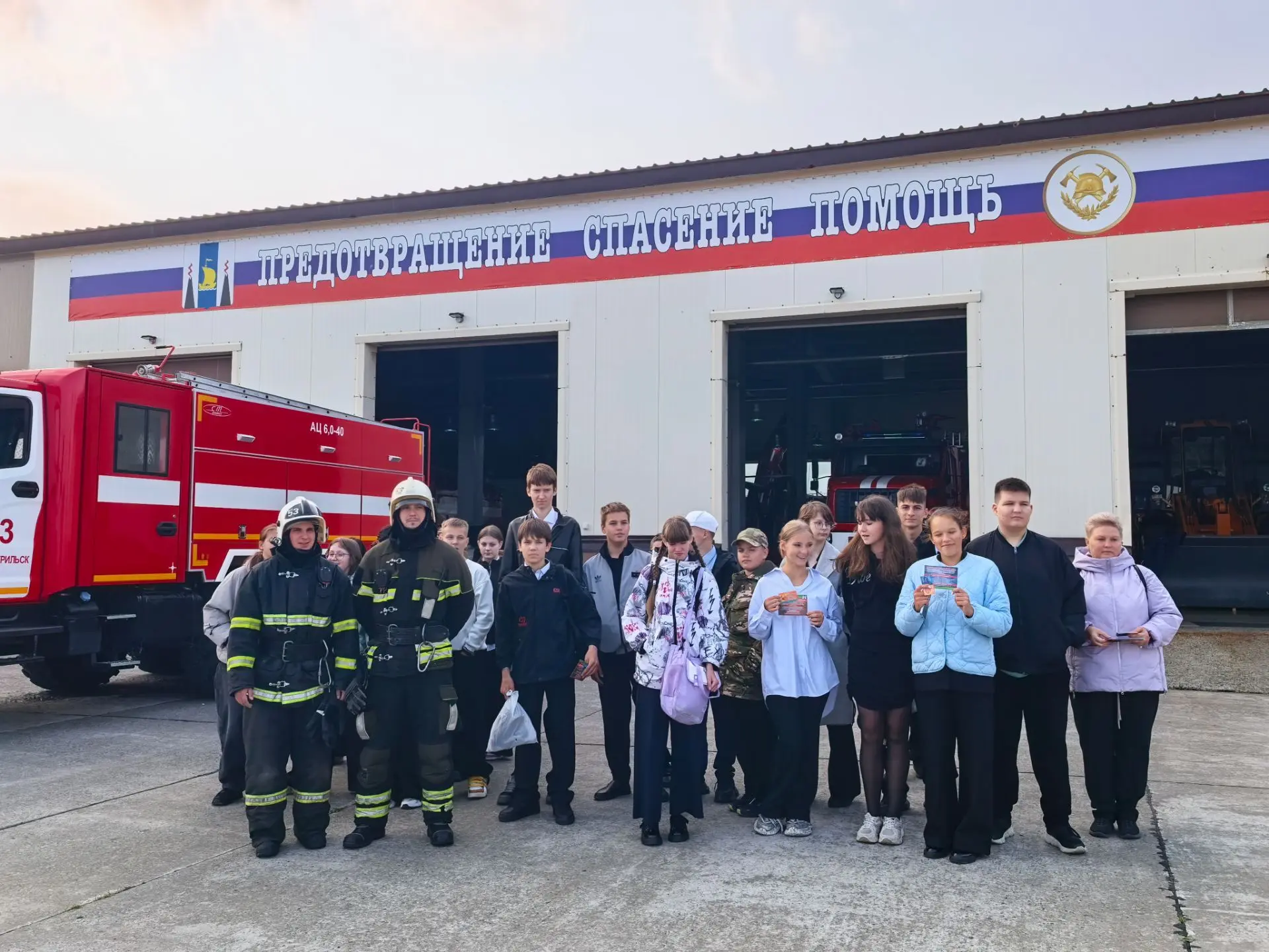 🚒 Наши ребята побывали в пожарной части!