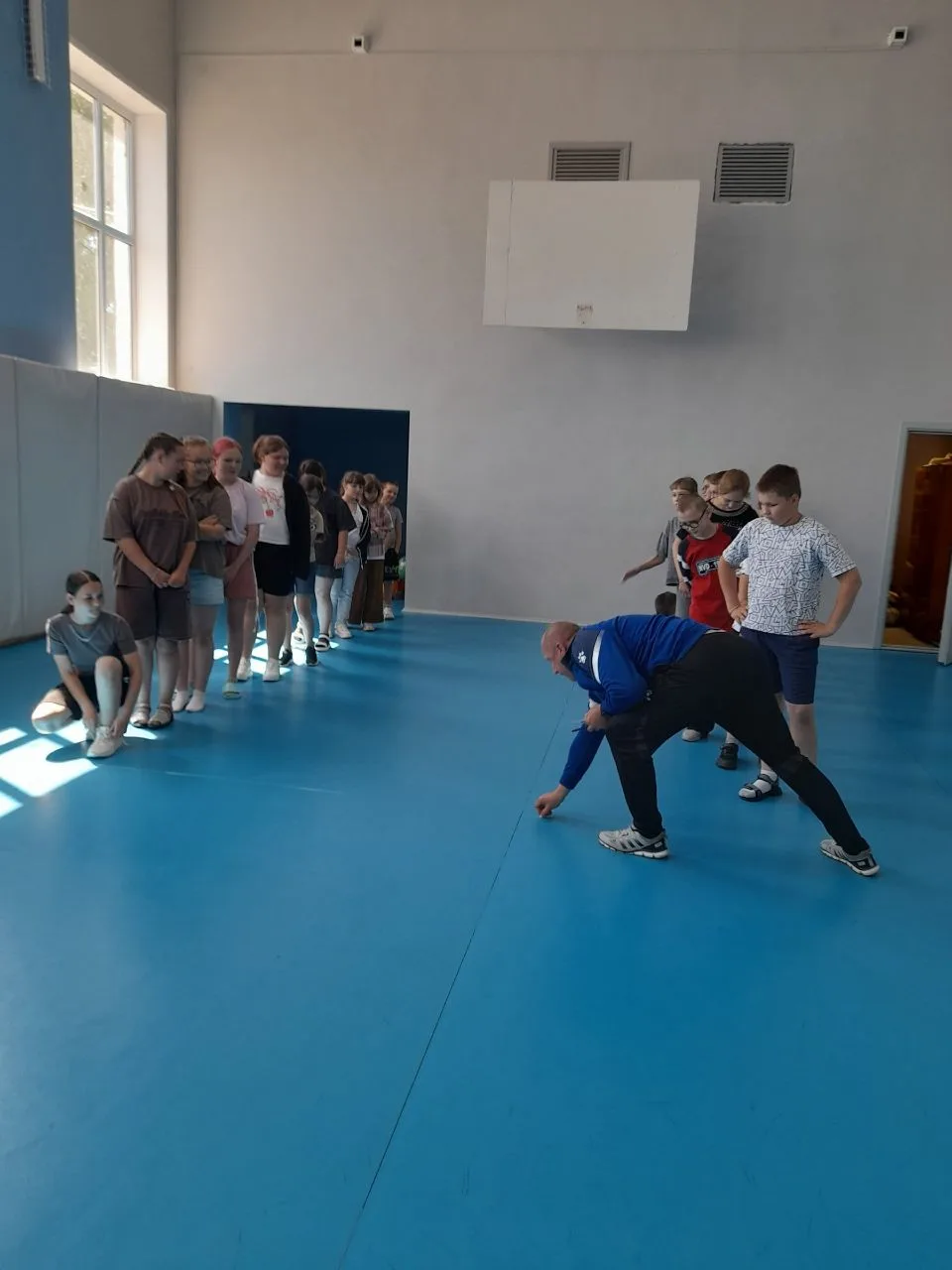 "День спорта" - третий день пришкольного лагеря⚽🏸🏀

 Тематический день прошёл под девизом «Мы – сп