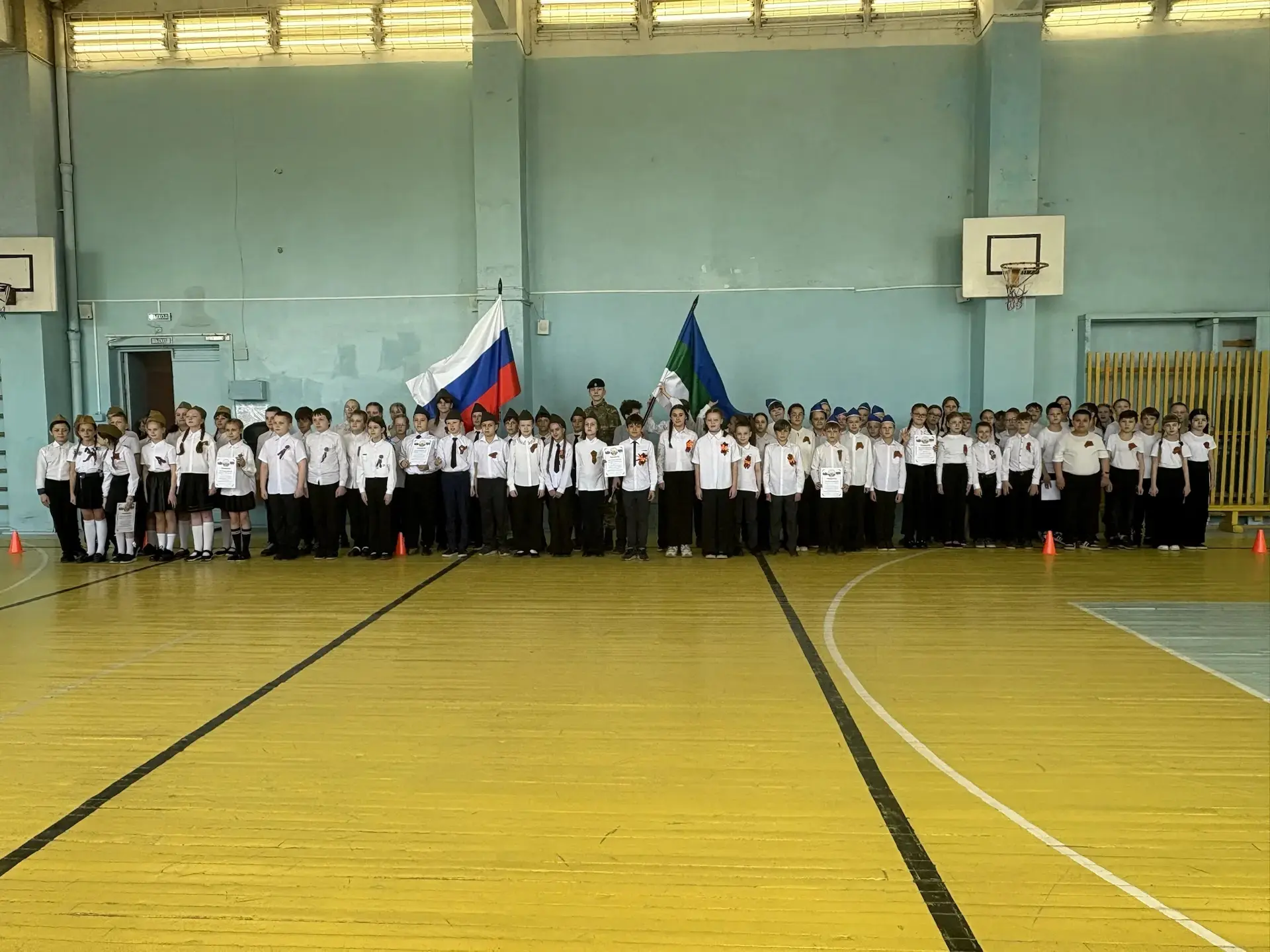 6 и 7 мая в нашей школе прошёл традиционный Смотр строя и песни, посвящённый великому Дню Победы.  Э