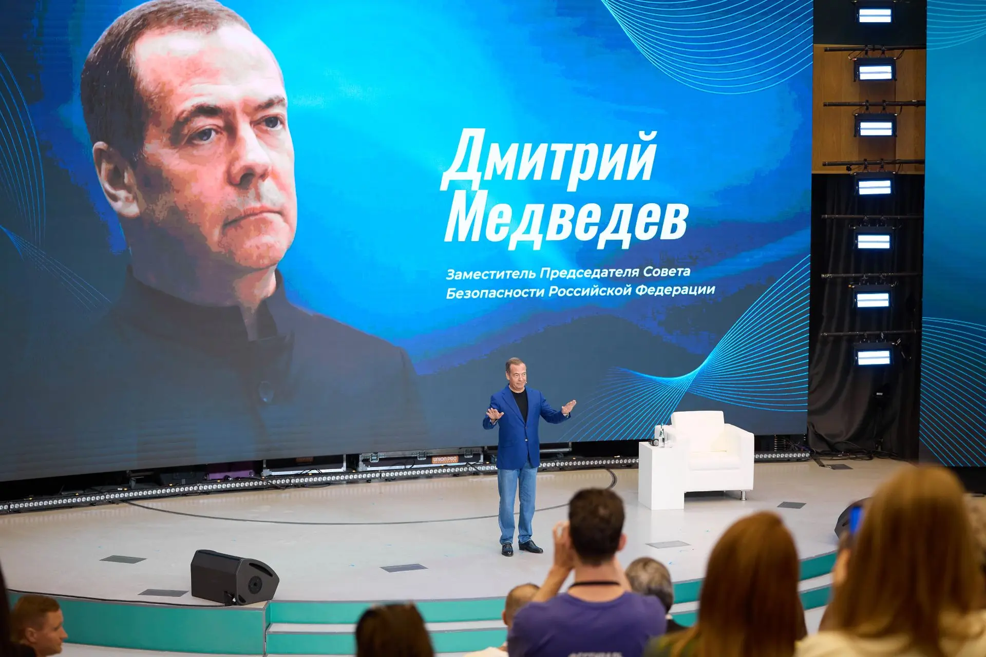 А вот теперь расскажем про супер-пупер наших спикеров на фестивале Новых медиа в мастер...