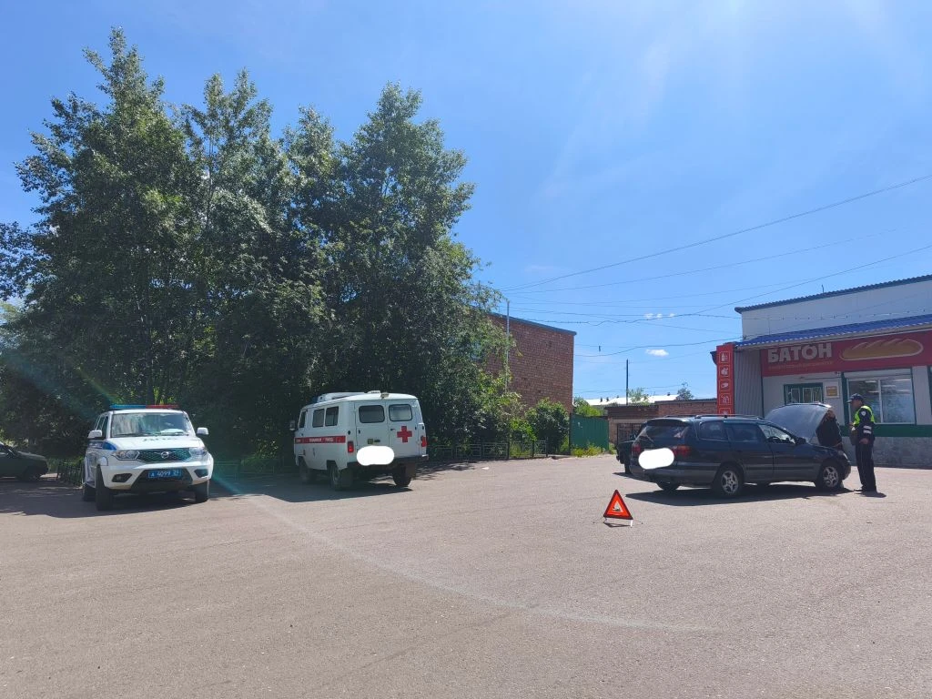 Только что в Краснотуранске произошло ДТП по ул. Ленина.
На месте работают сотрудники Госавтоинспекц