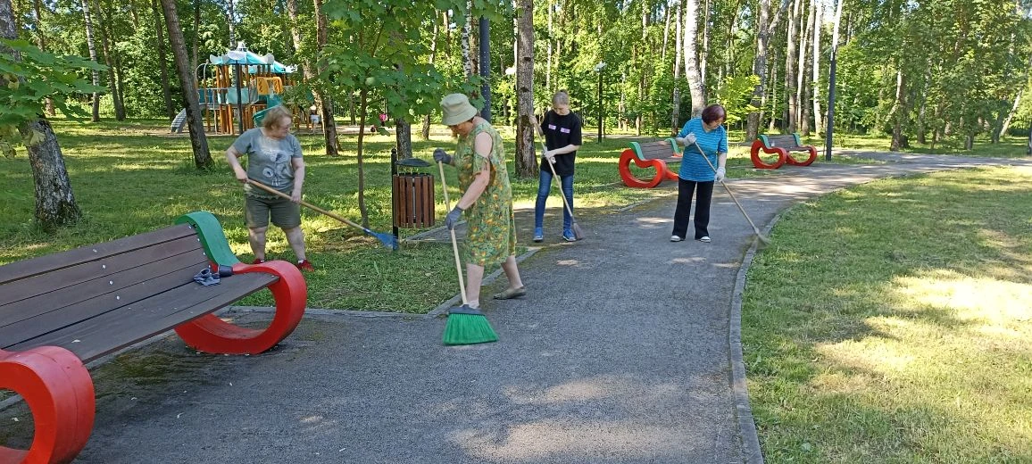 🌳Сегодня мы с командой приняли участие в субботнике в Комсомольском парке! 🧹