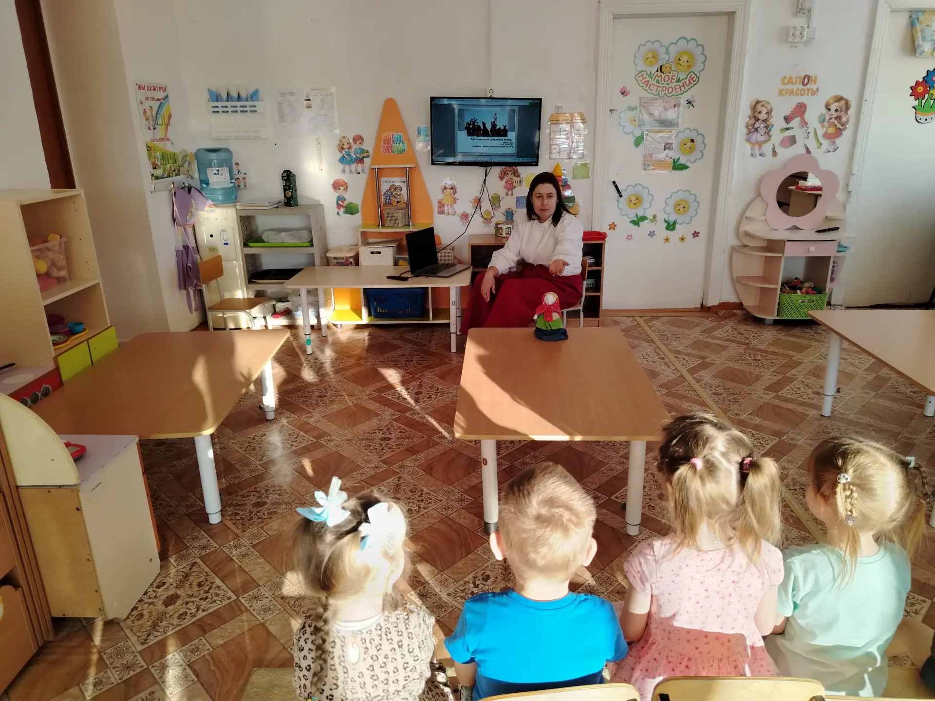 Во 2 младшей группе «Солнышко» в рамках проекта «мастер-классные родители»прошел  увлек...
